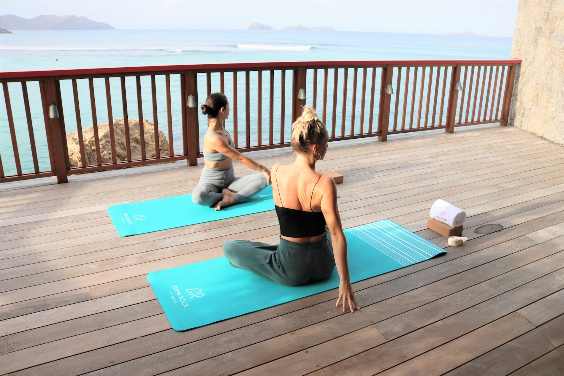 ERO - Wellness - Eden Wellness - Yoga outside