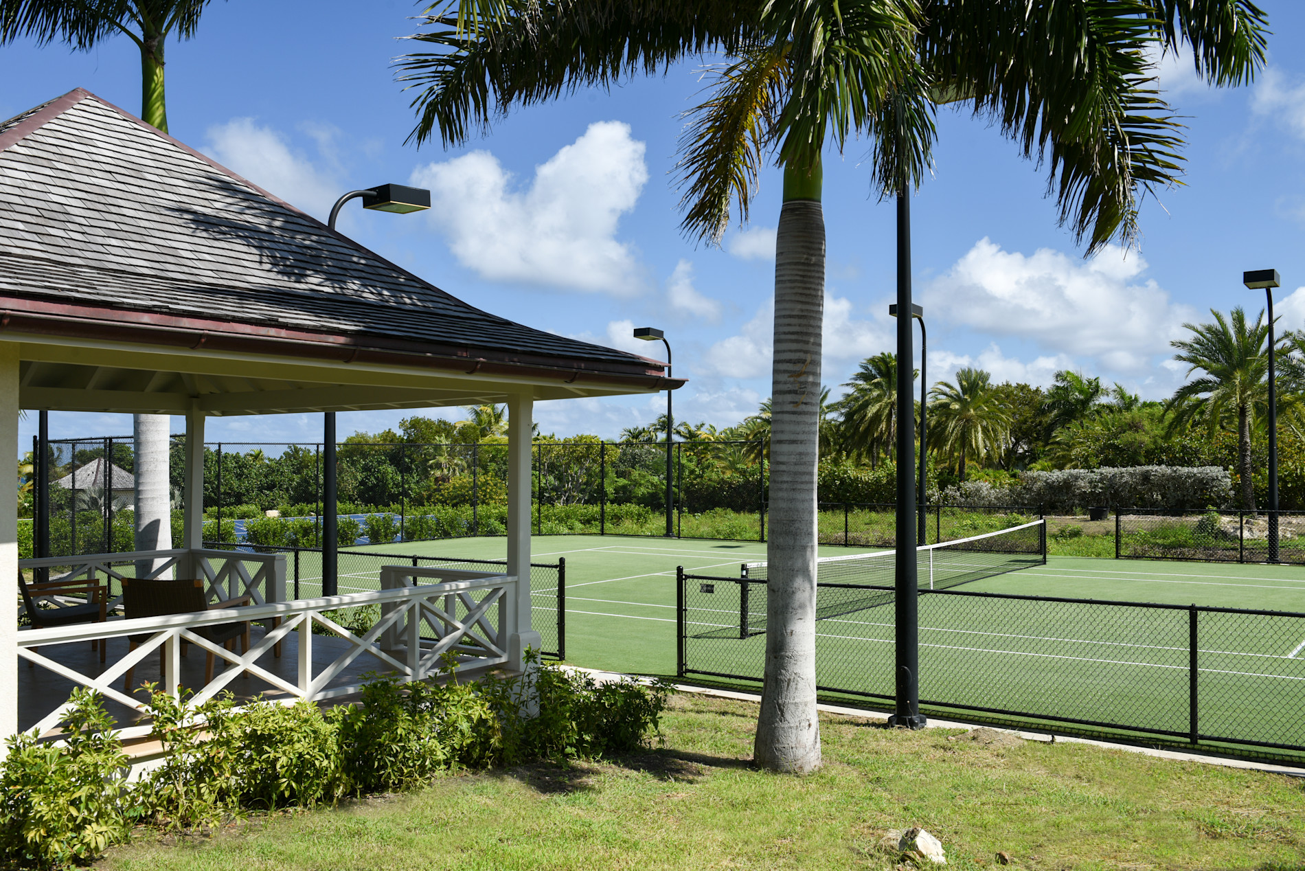 JBI-PrivateResidence-PureTurquoise-Fountain-TennisCourt