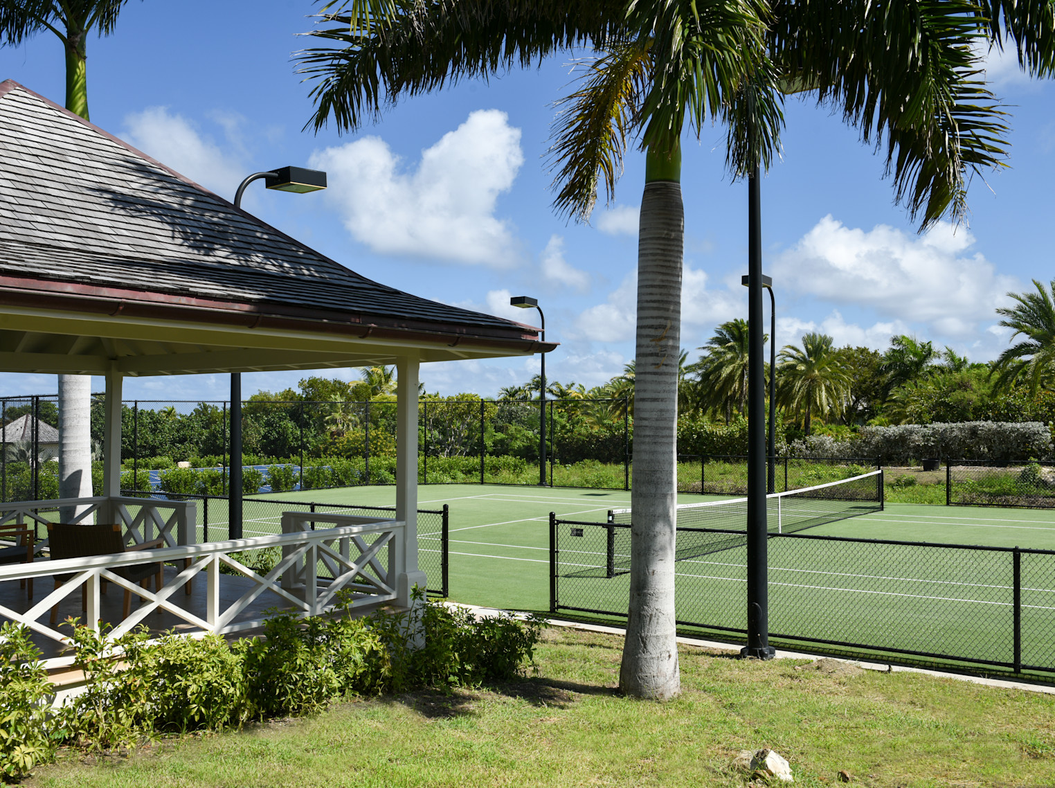 JBI-PrivateResidence-PureTurquoise-Fountain-TennisCourt