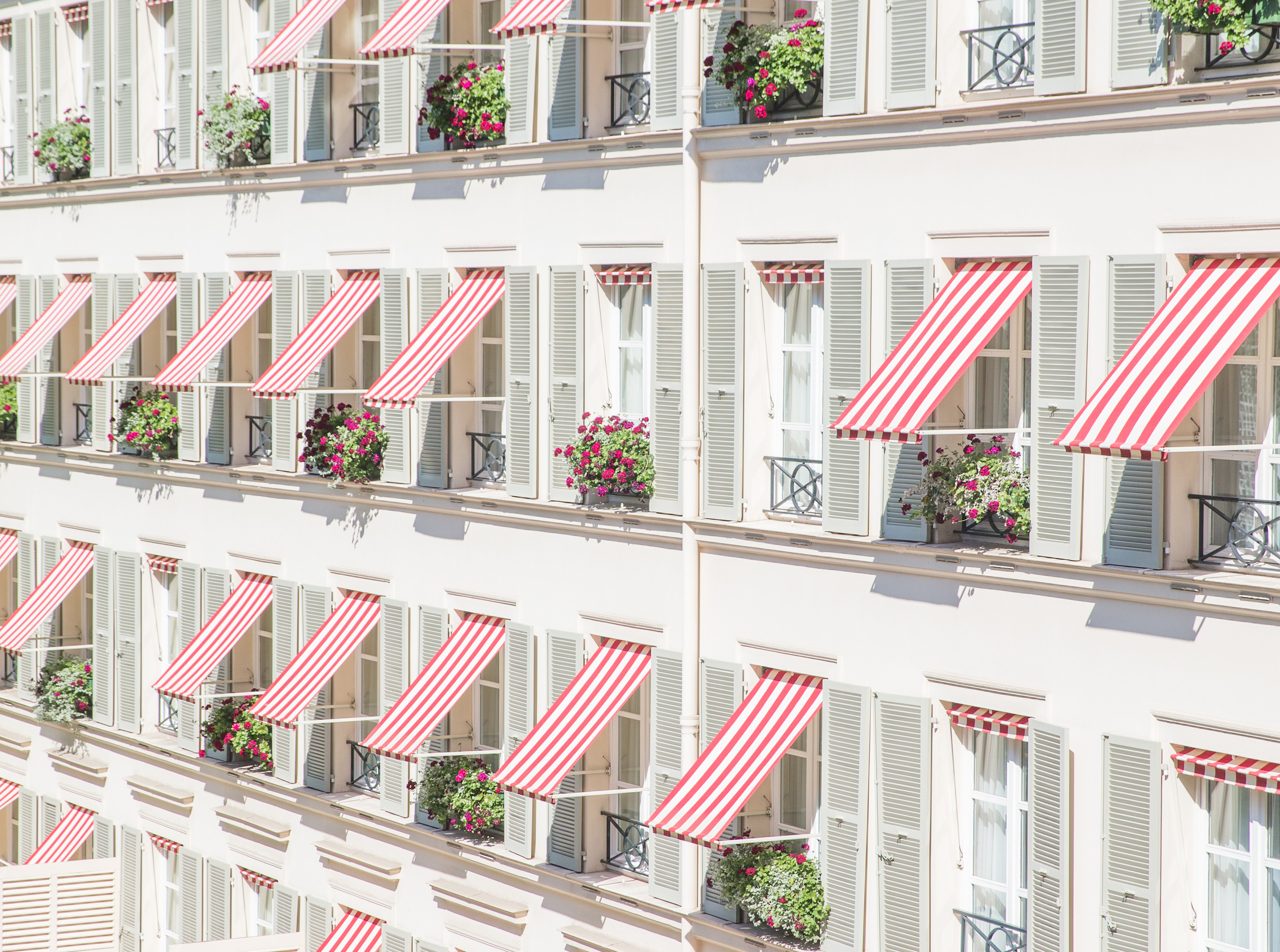 LBP - Façade coté jardin Français - Romain Réglade