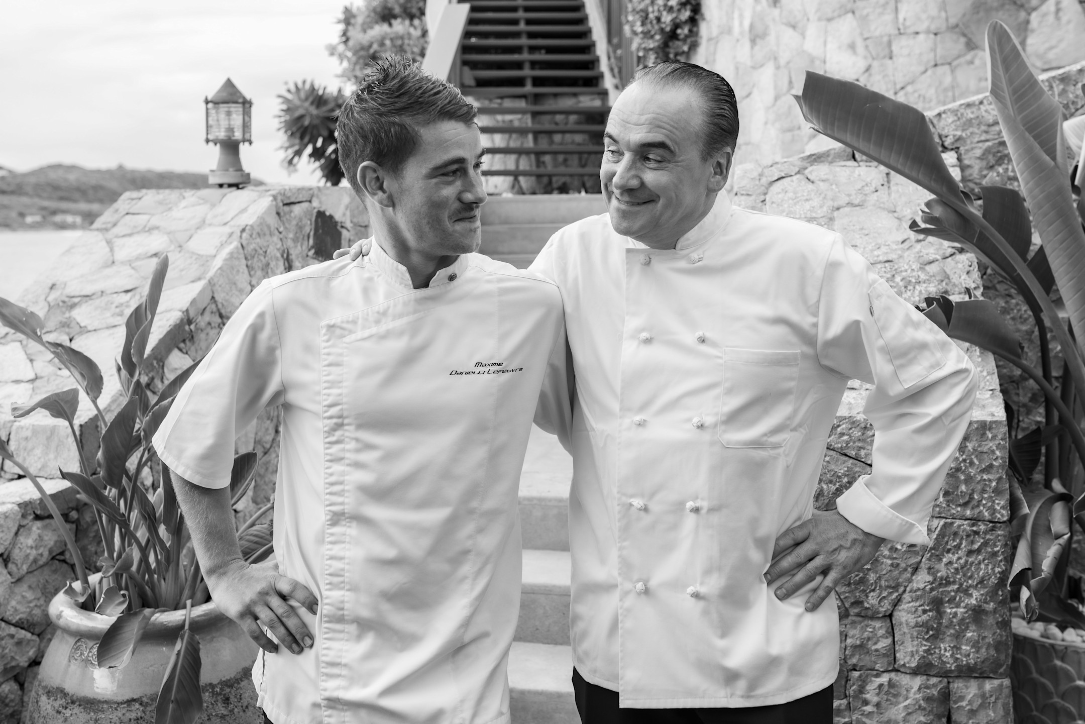 07 2 EDEN ROCK ST BARTHS DINING CHEF 1290x960