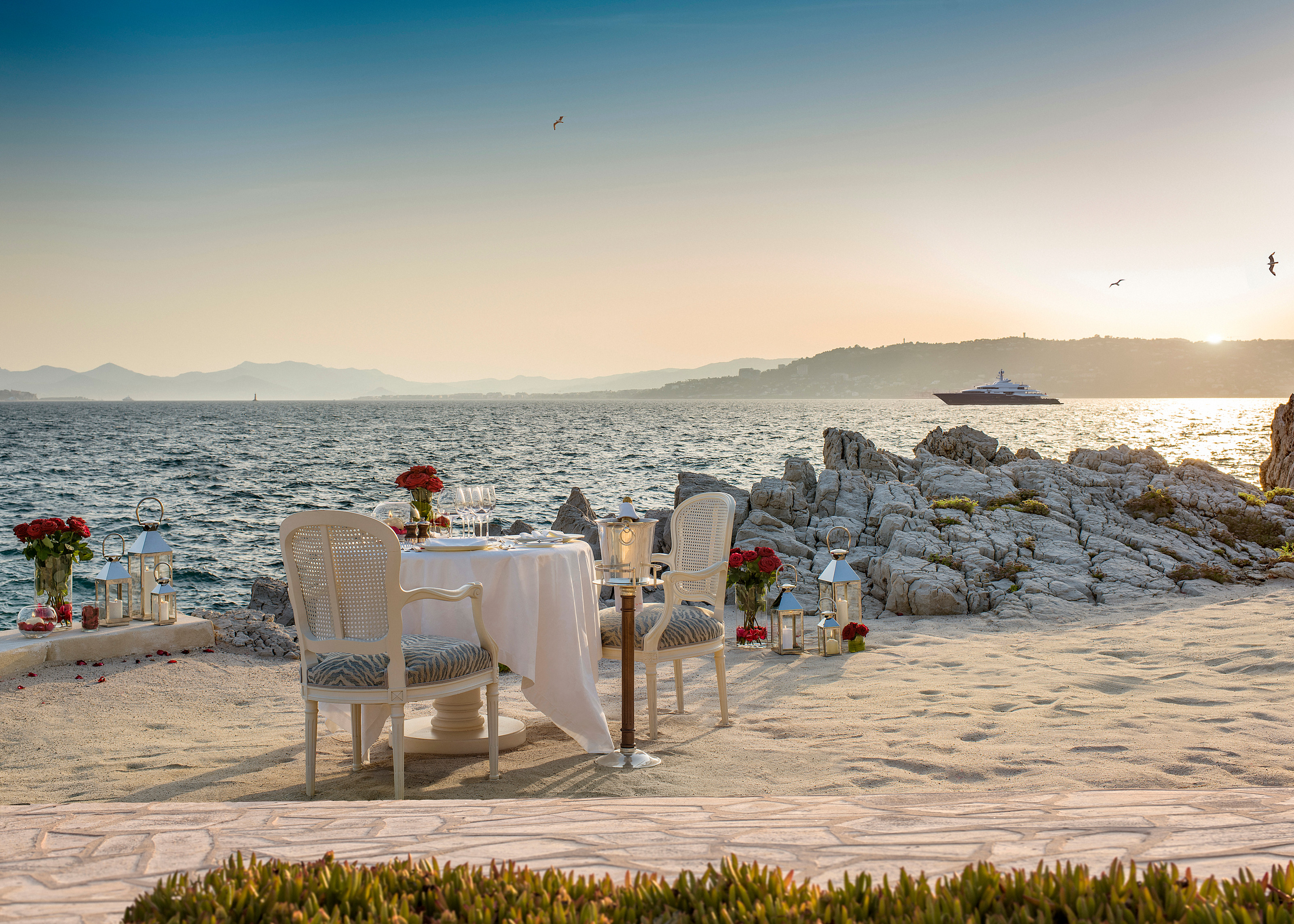 HDC - Romantic dinner at the cabanas