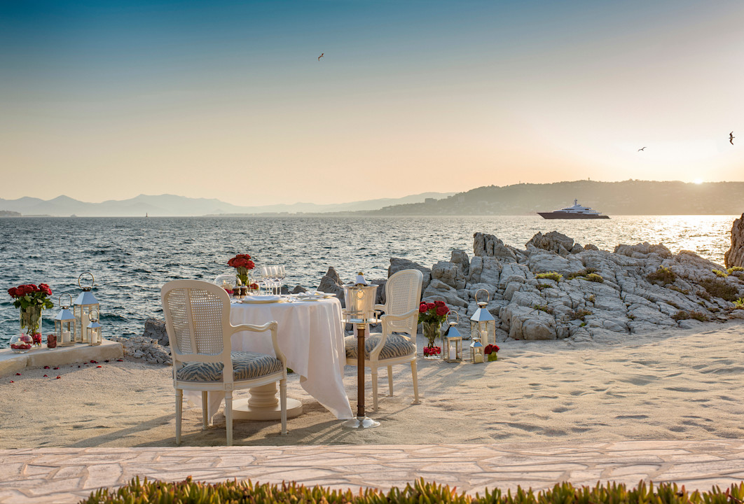 HDC - Romantic dinner at the cabanas