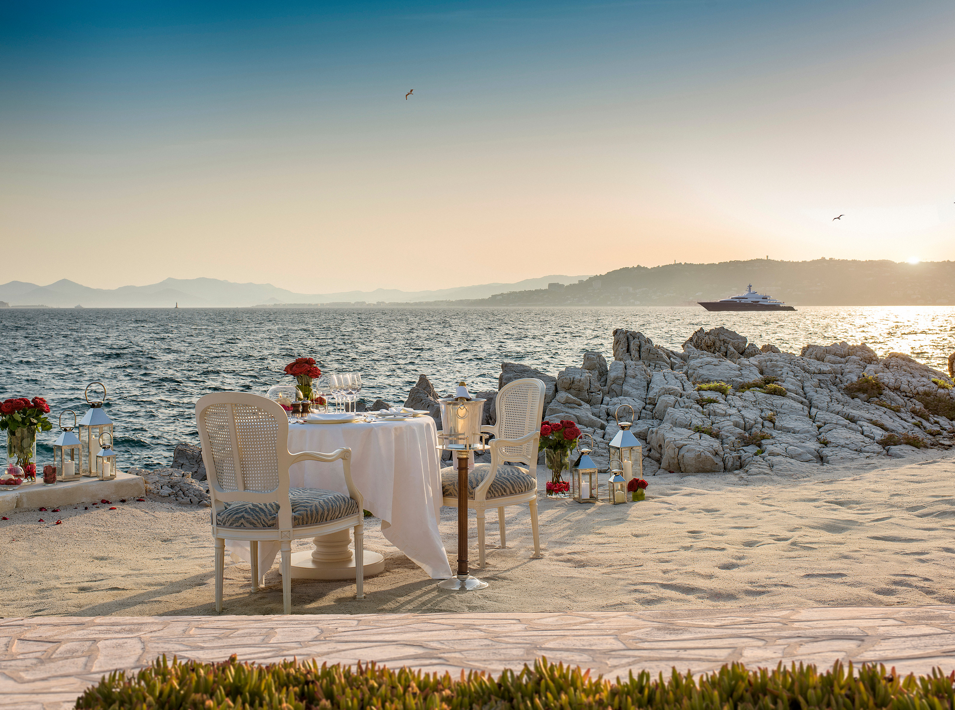 HDC - Romantic dinner at the cabanas