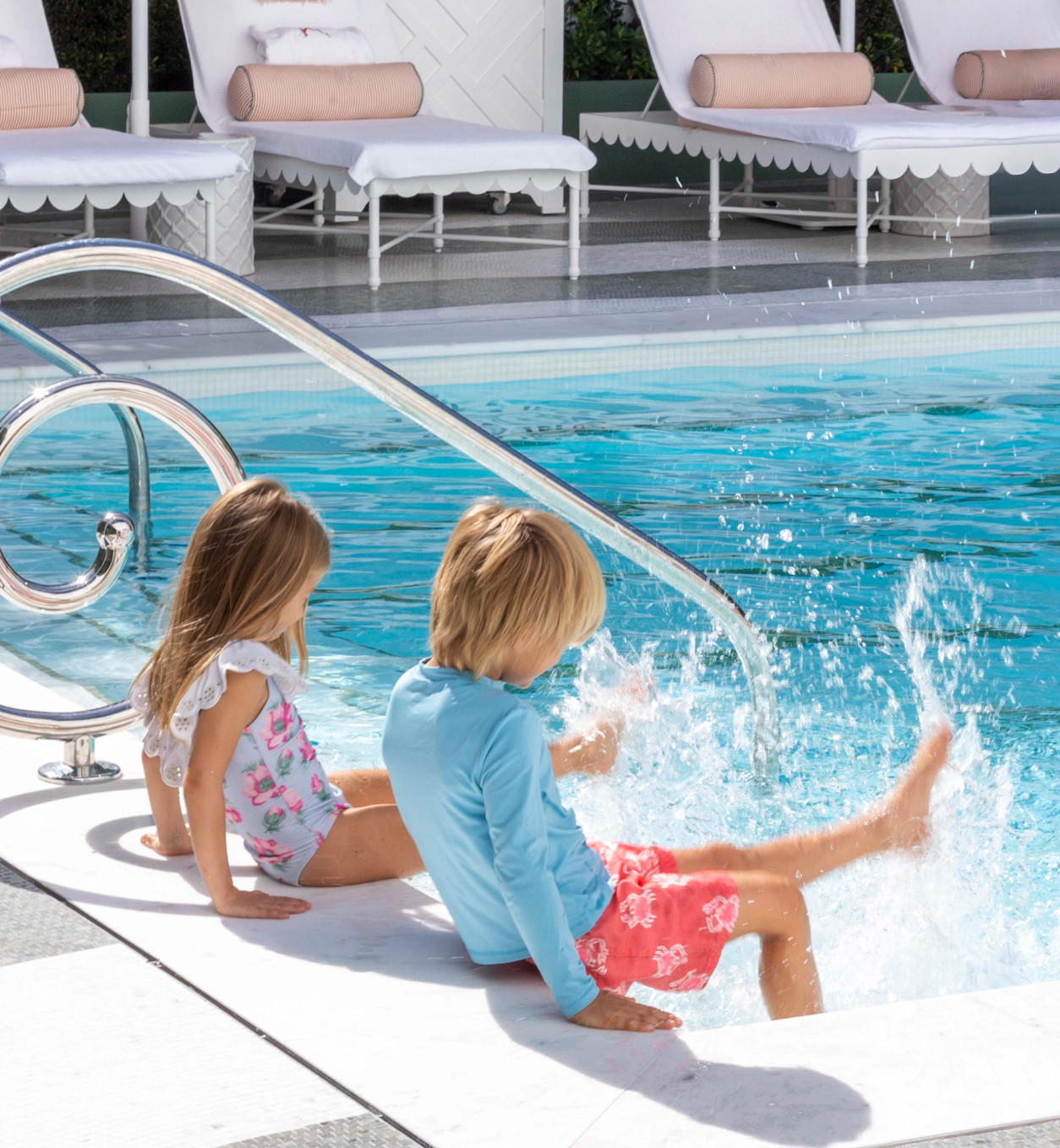 VIN - kids at the pool