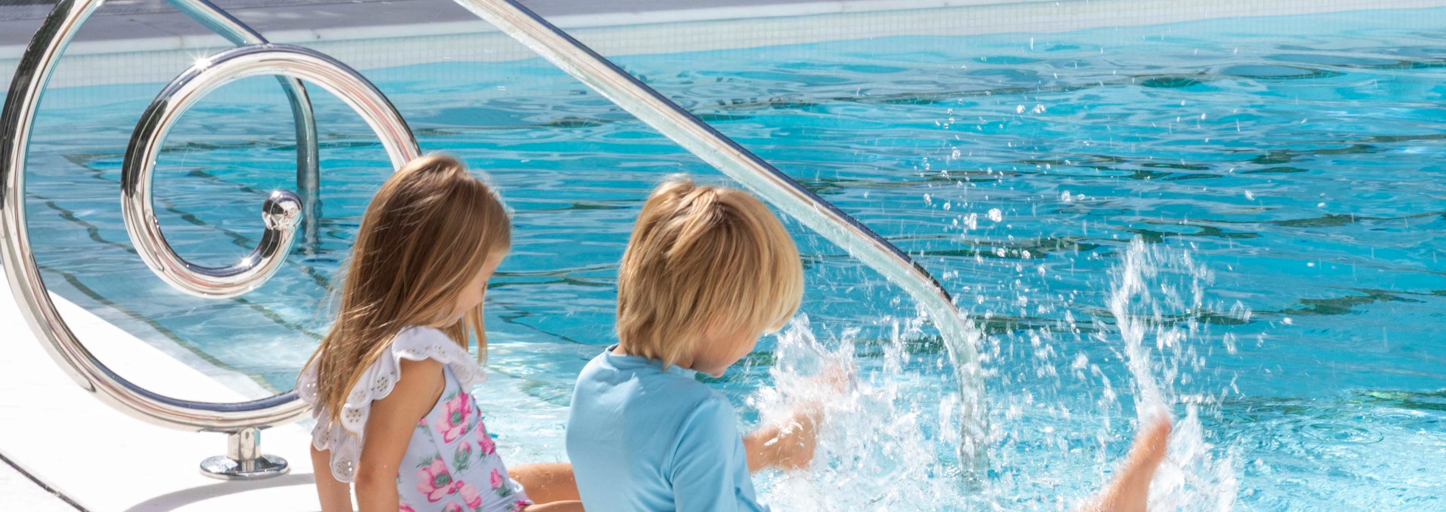 VIN - kids at the pool