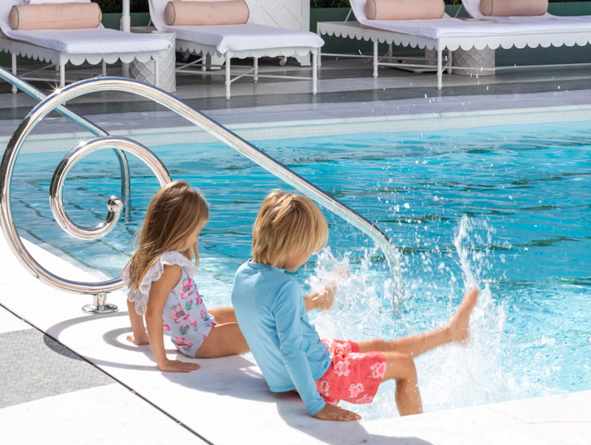 VIN - kids at the pool
