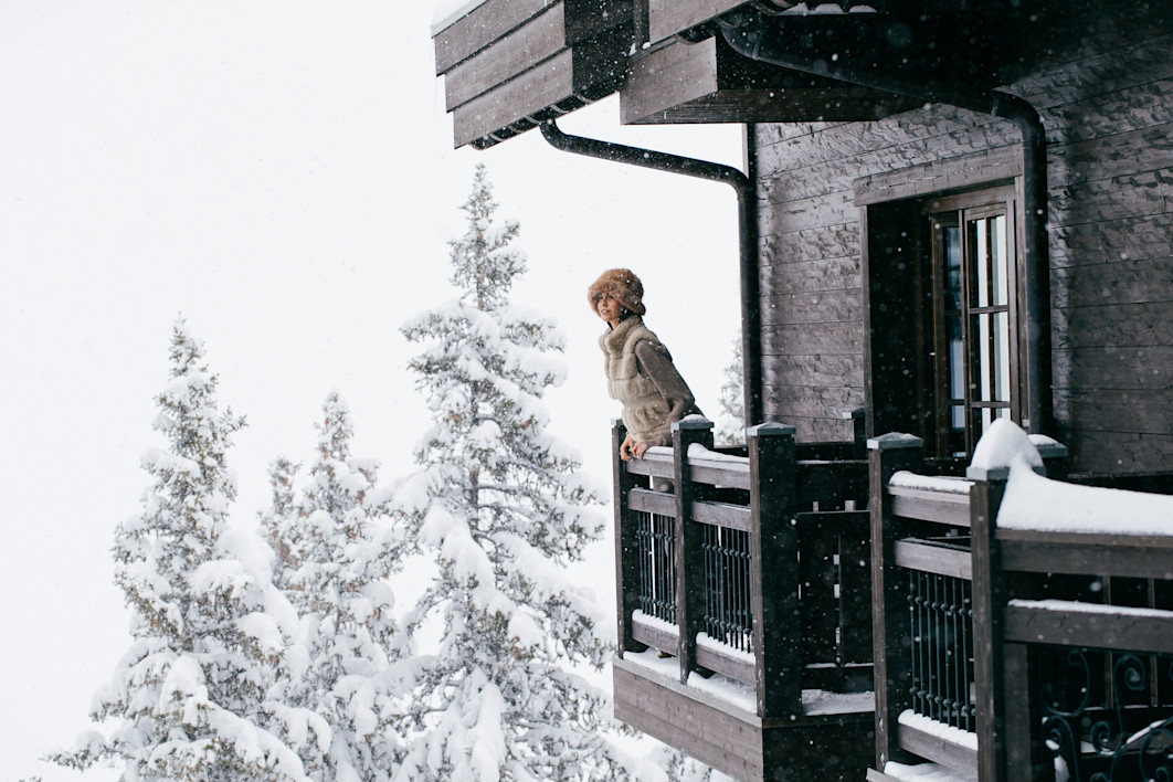 APG - Woman on balcony