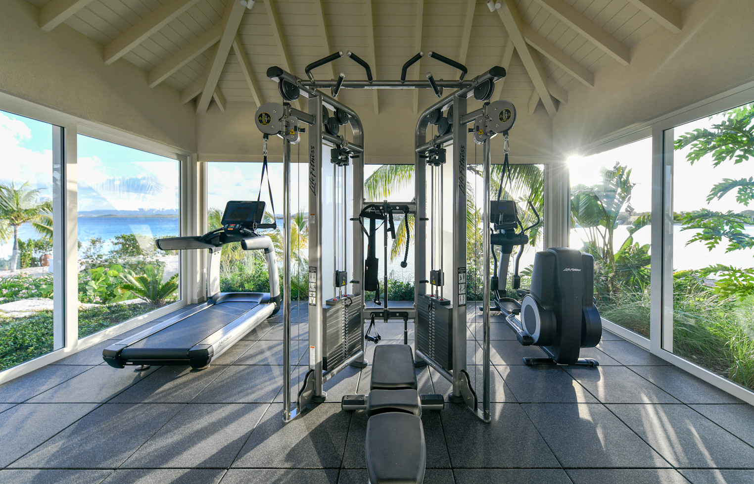 Int102-DEL-Delphis-GymRoom-2105JMR24586