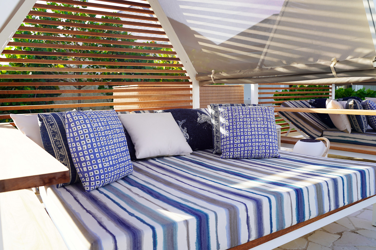 JBI-PrvRes TyCompton Pool Deck2-300dpi