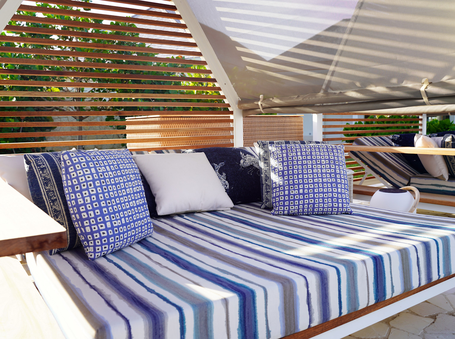 JBI-PrvRes TyCompton Pool Deck2-300dpi