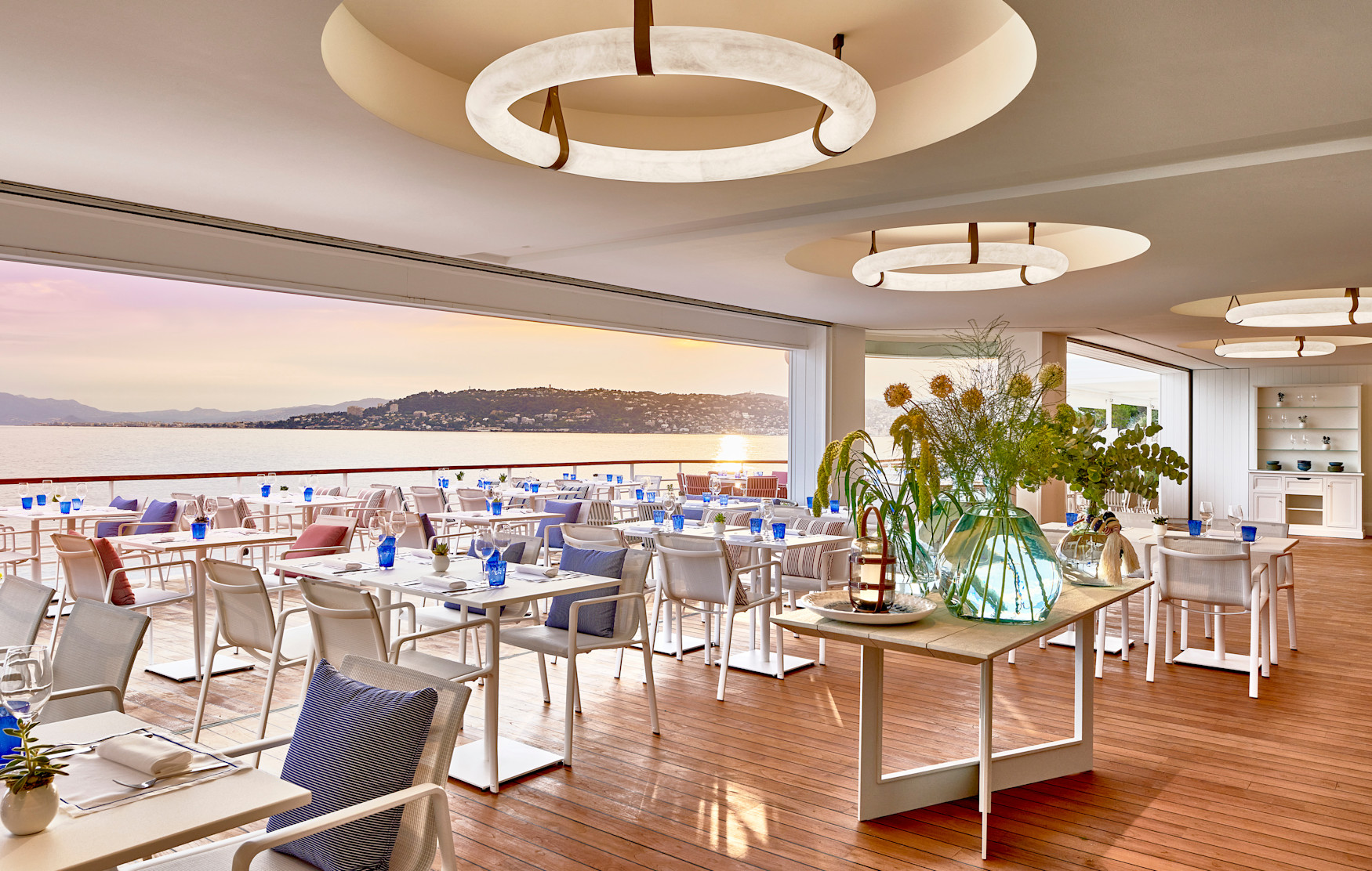 HDC - Eden-Roc Grill at sunset