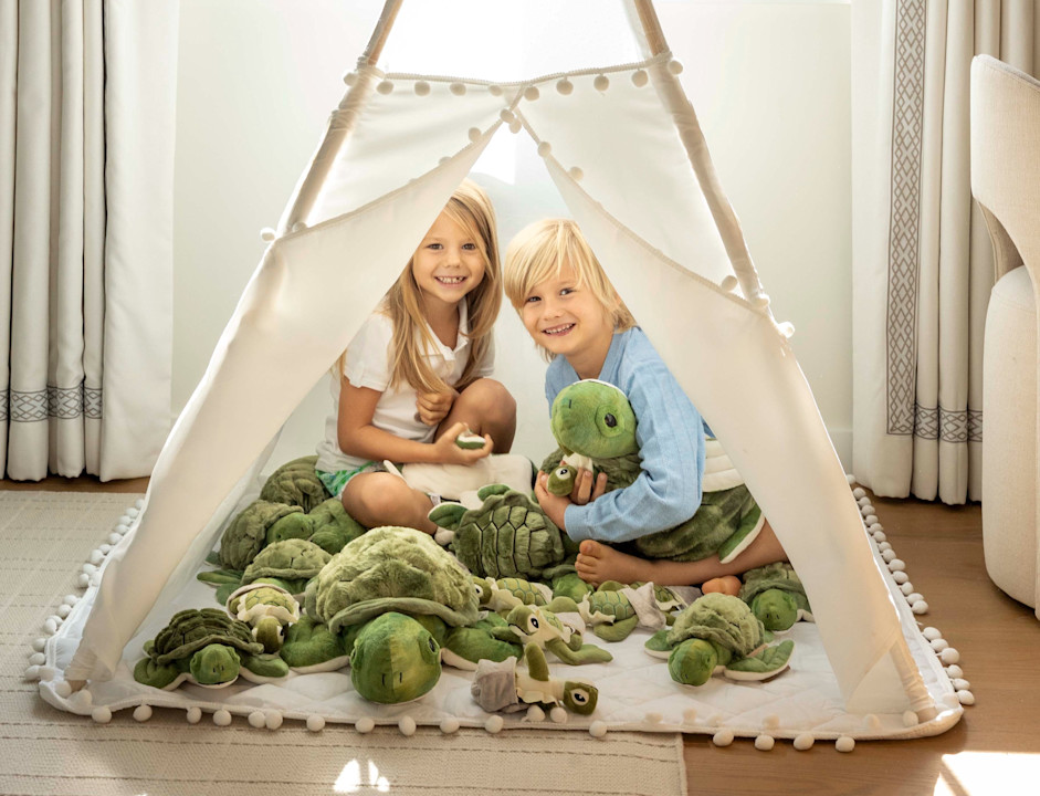VIN - Experience page - kids in room