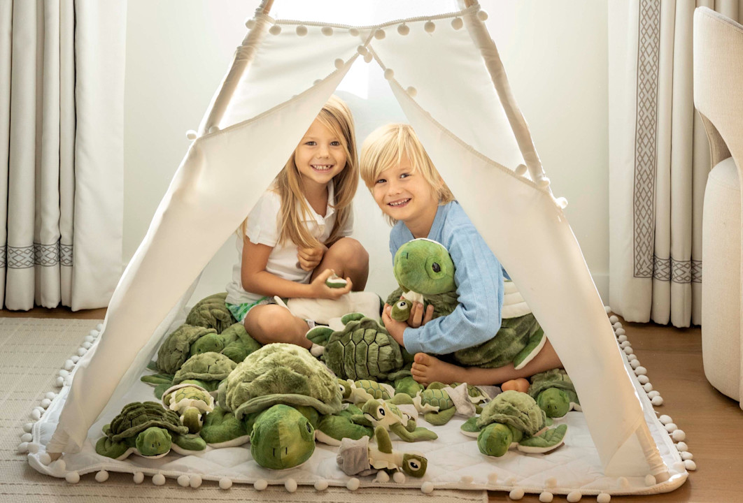 VIN - Experience page - kids in room