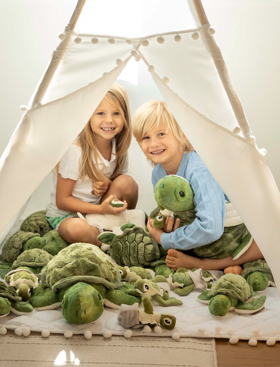 VIN - Experience page - kids in room