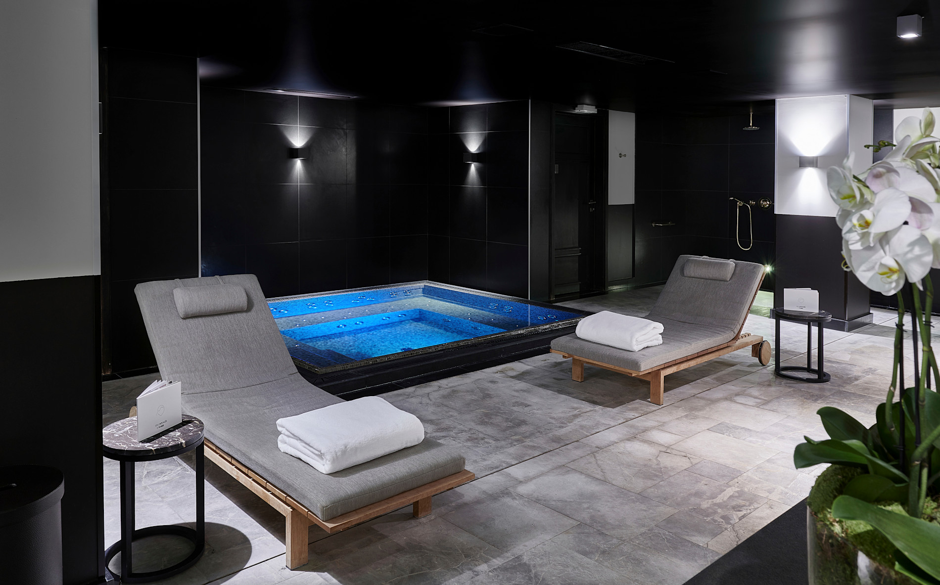 APG - Whirlpool bath