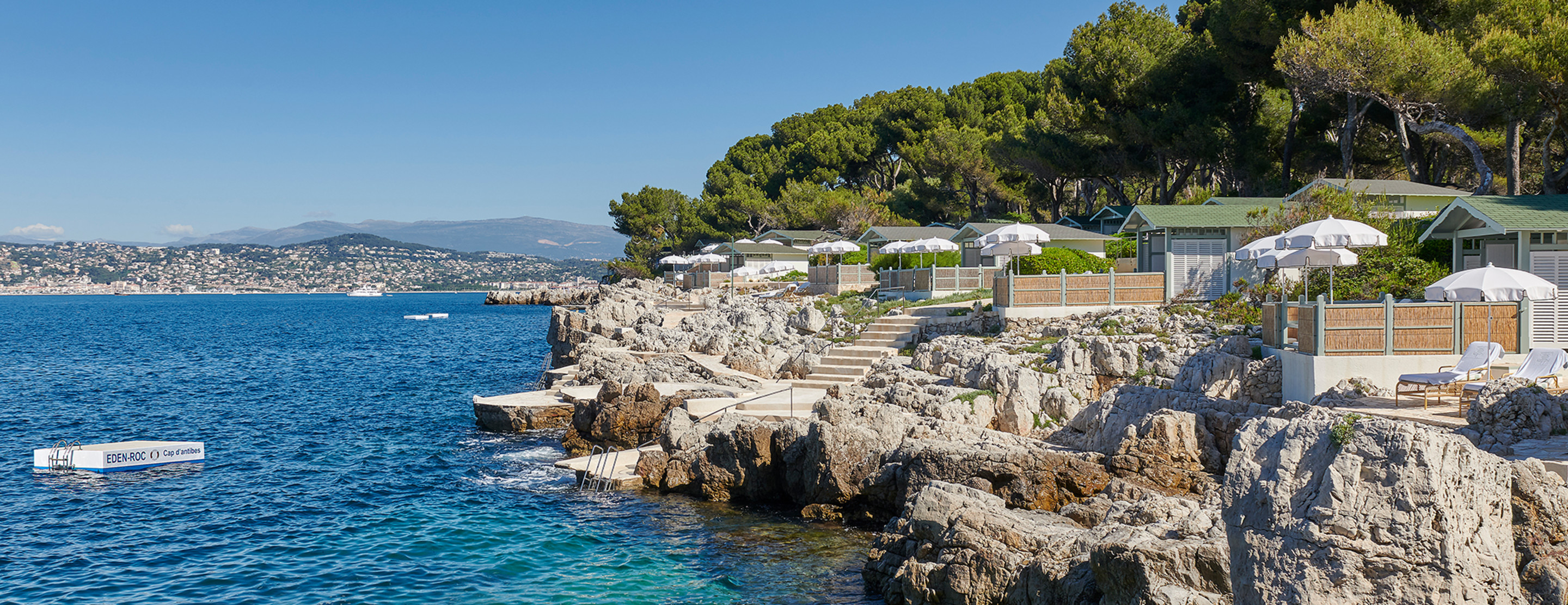 HDC - Cabanas and sea