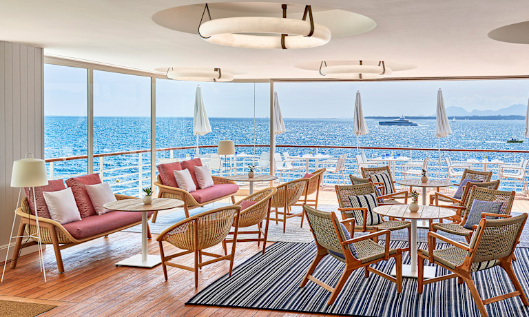 HDC - The Grill Bar sea view