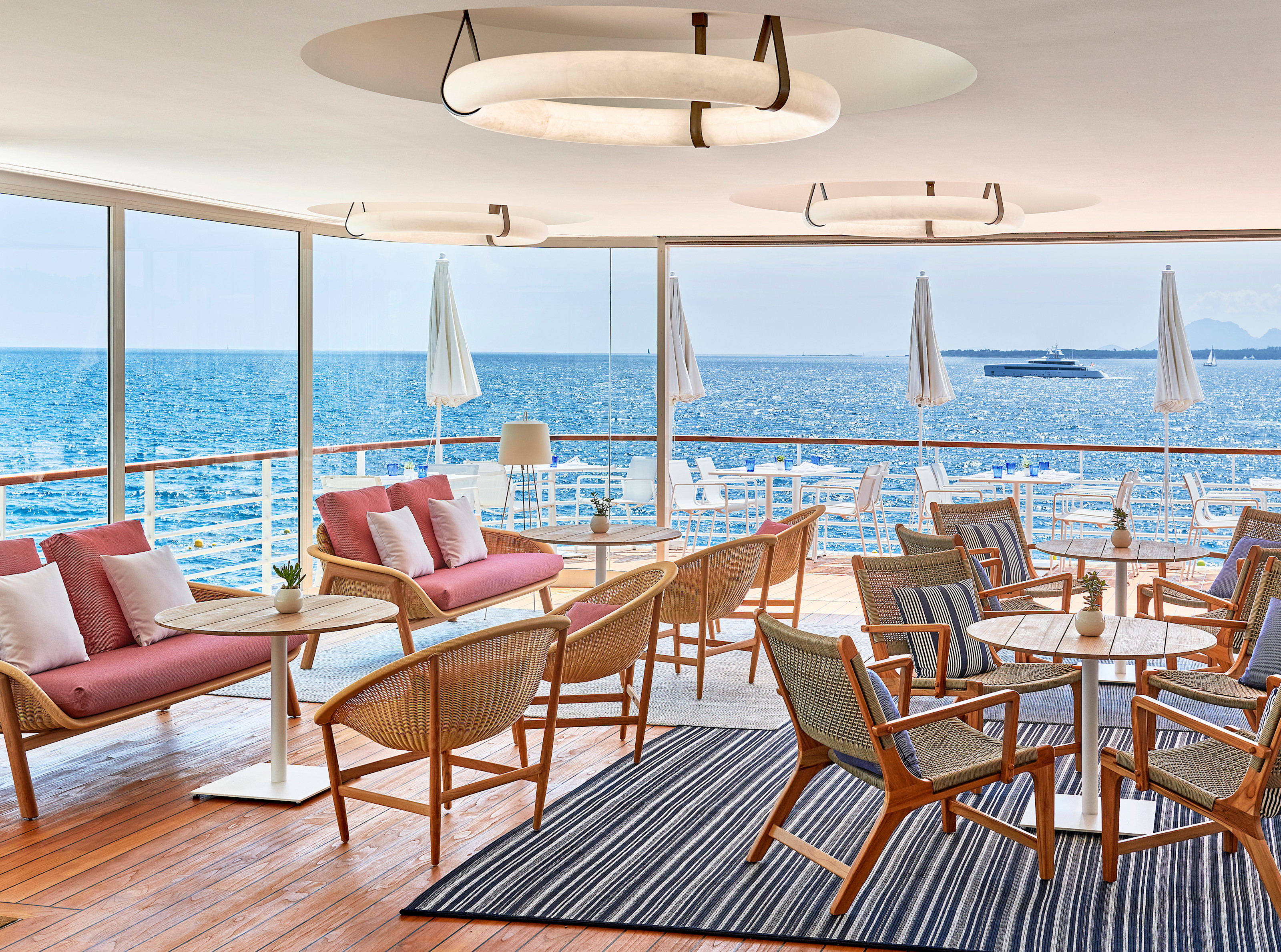 HDC - The Grill Bar sea view