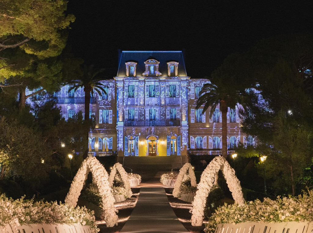 HDC - Wedding set up at night Grande Allée