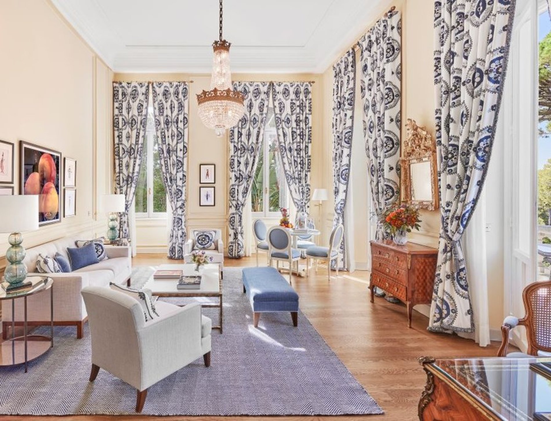 HDC - Eden-Roc Suite Living-room