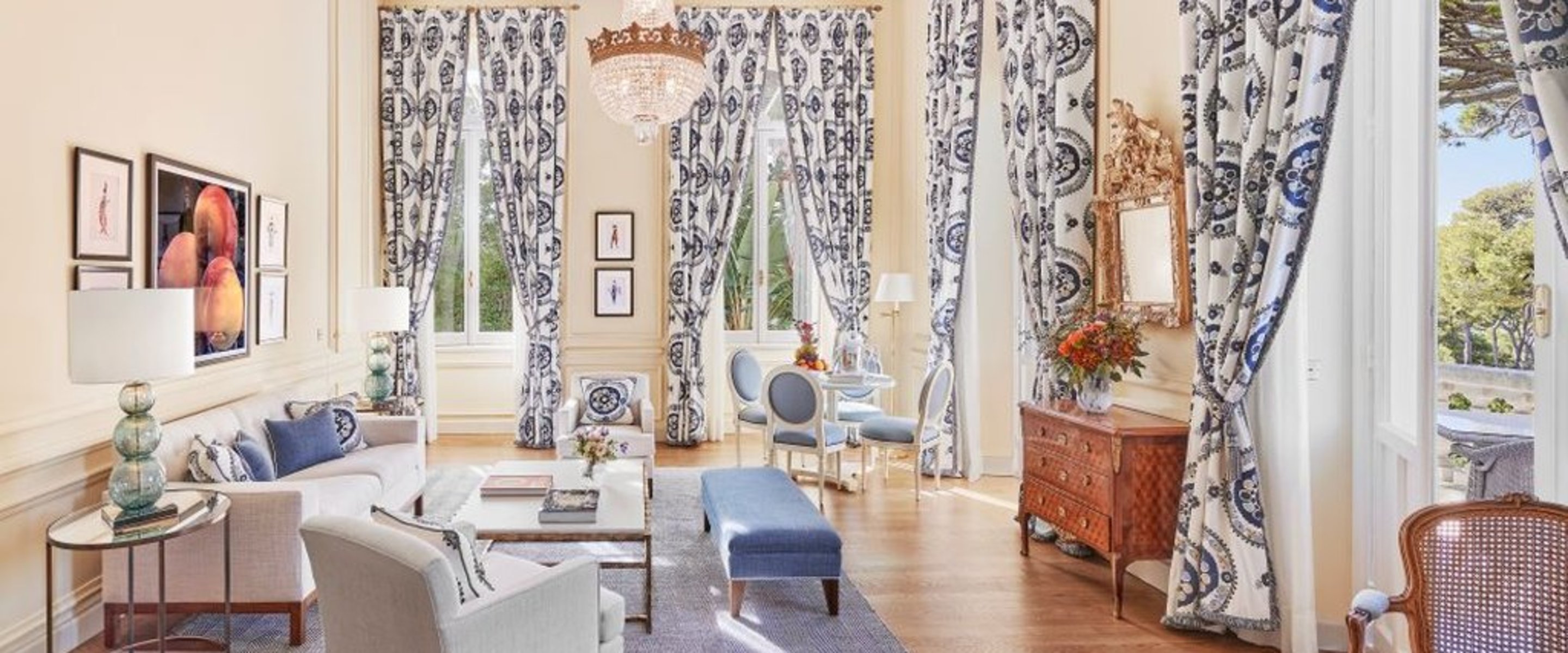 HDC - Eden-Roc Suite Living-room