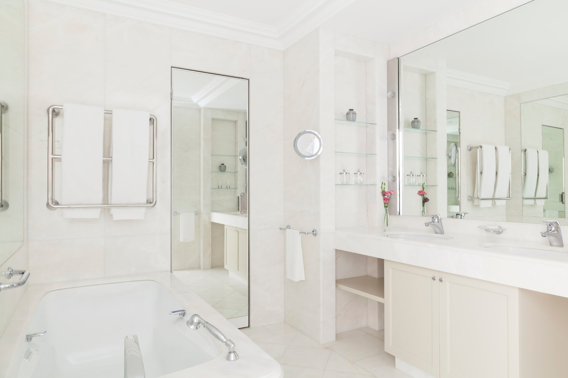 Room 03DLX - Image 3