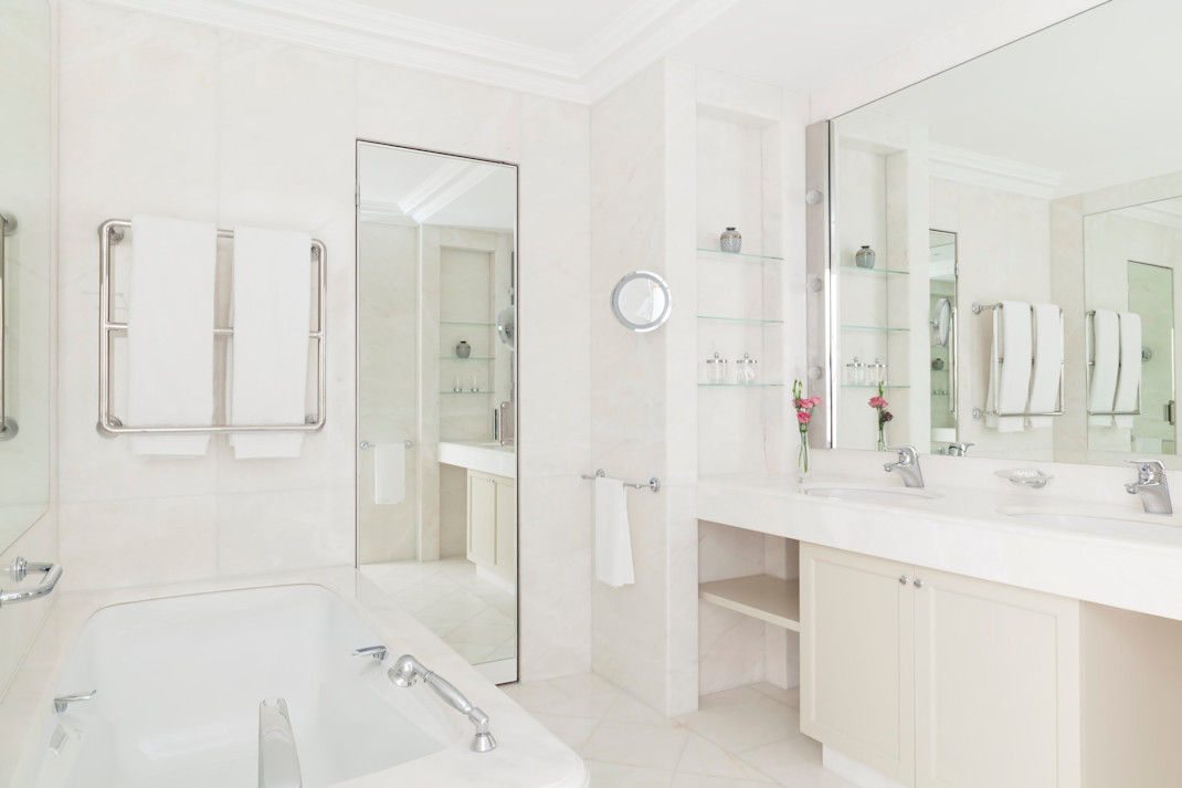 Room 03DLX - Image 3