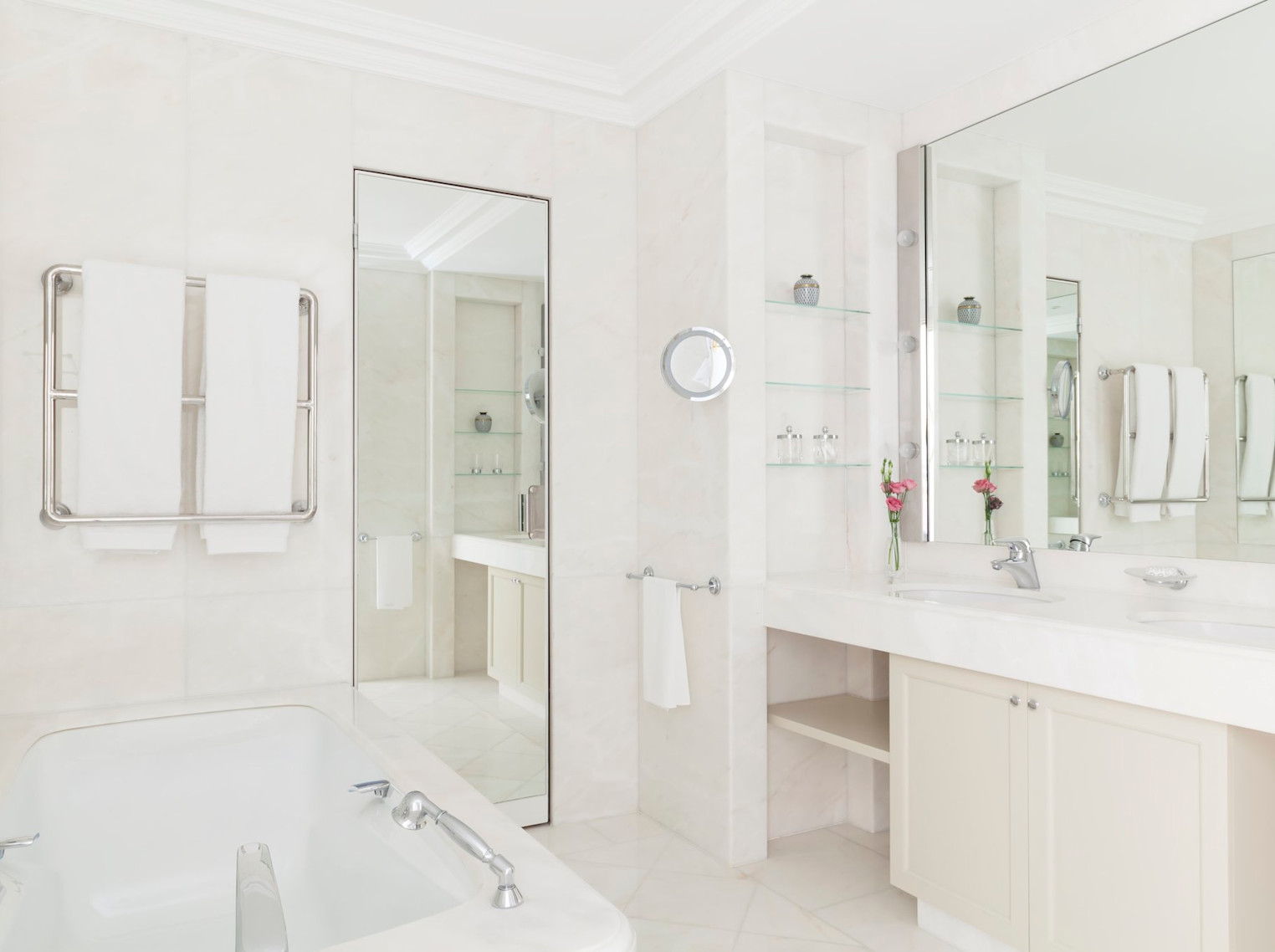 Room 03DLX - Image 3