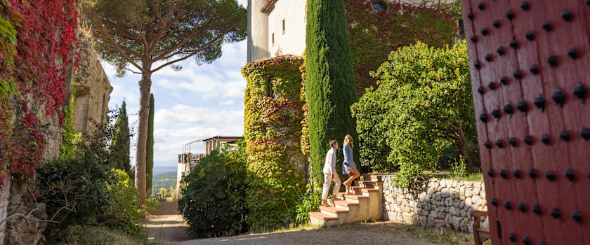 CSM - Couple à côté des ruines