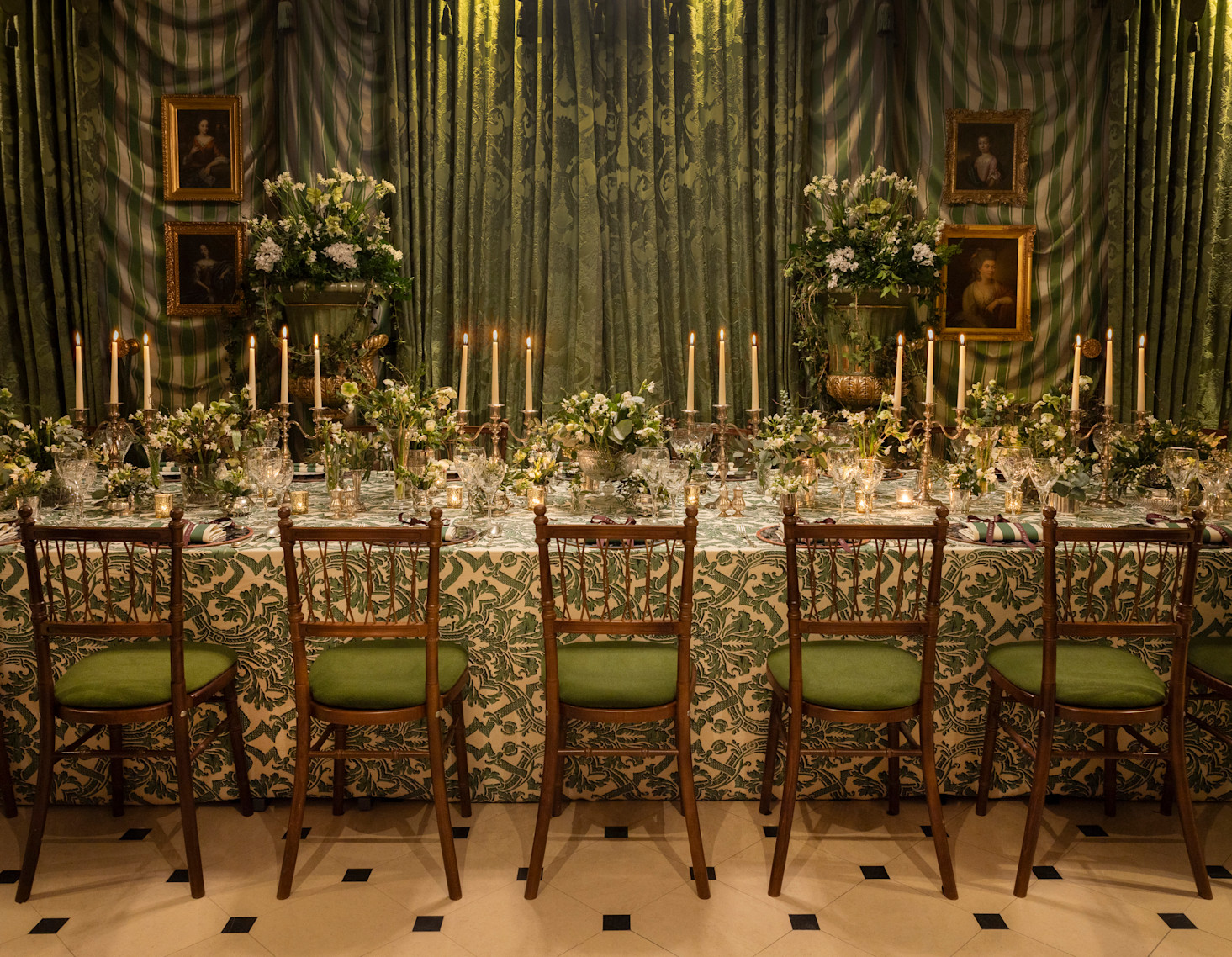 LAN - The Great Hall Tablescaping