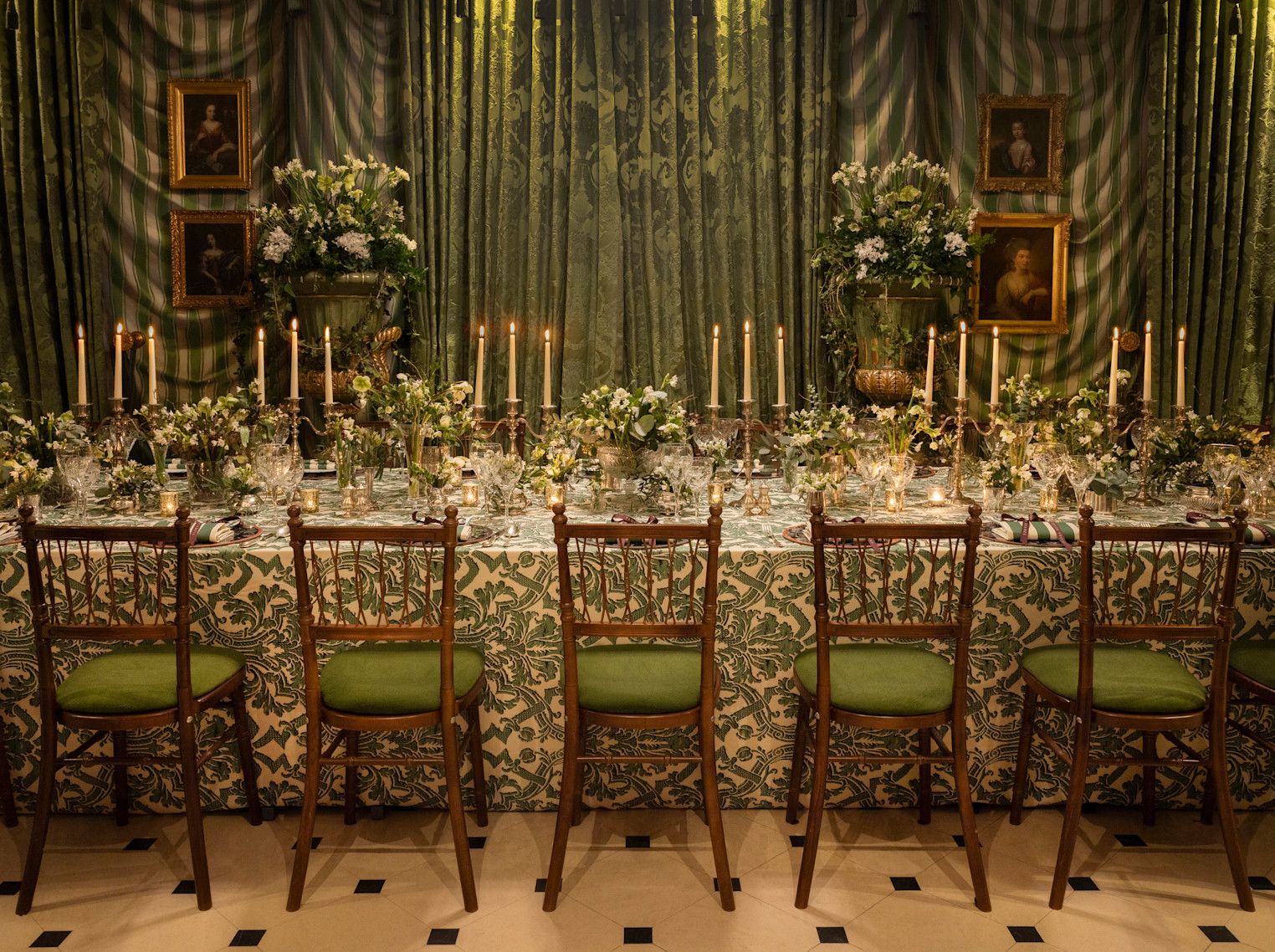 LAN - The Great Hall Tablescaping