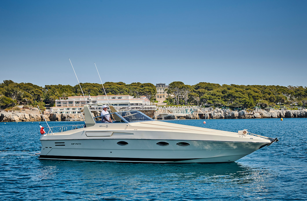 HDC - Hotel front with Riva