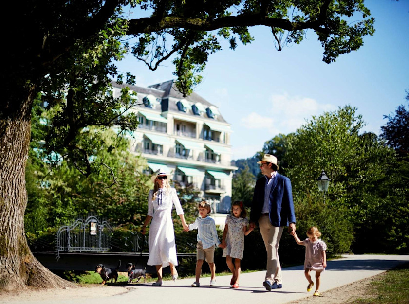 Brenners-Park-Hotel-Spa-Lifestyle-Family-Allee