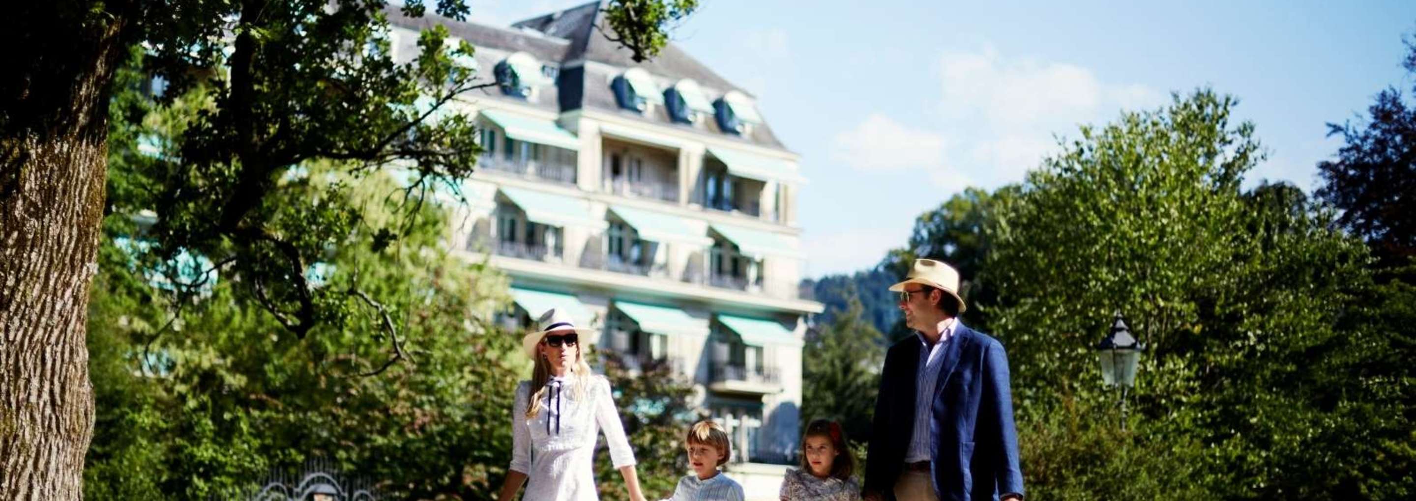 Brenners-Park-Hotel-Spa-Lifestyle-Family-Allee