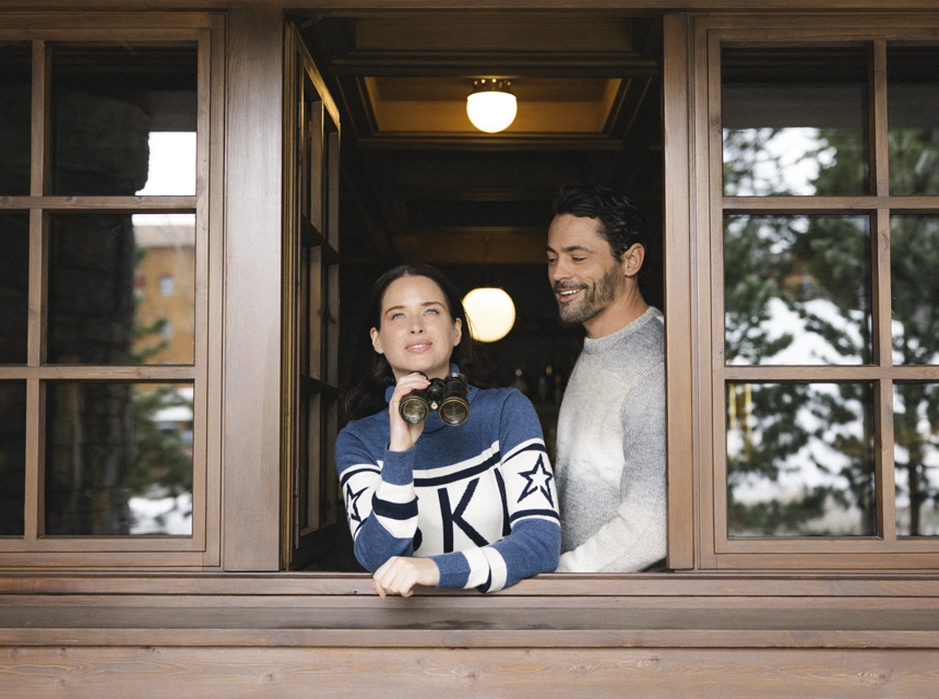 APG - Couple à la fenêtre