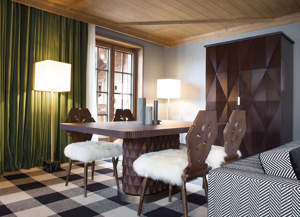 APG - Prestige Suite living room