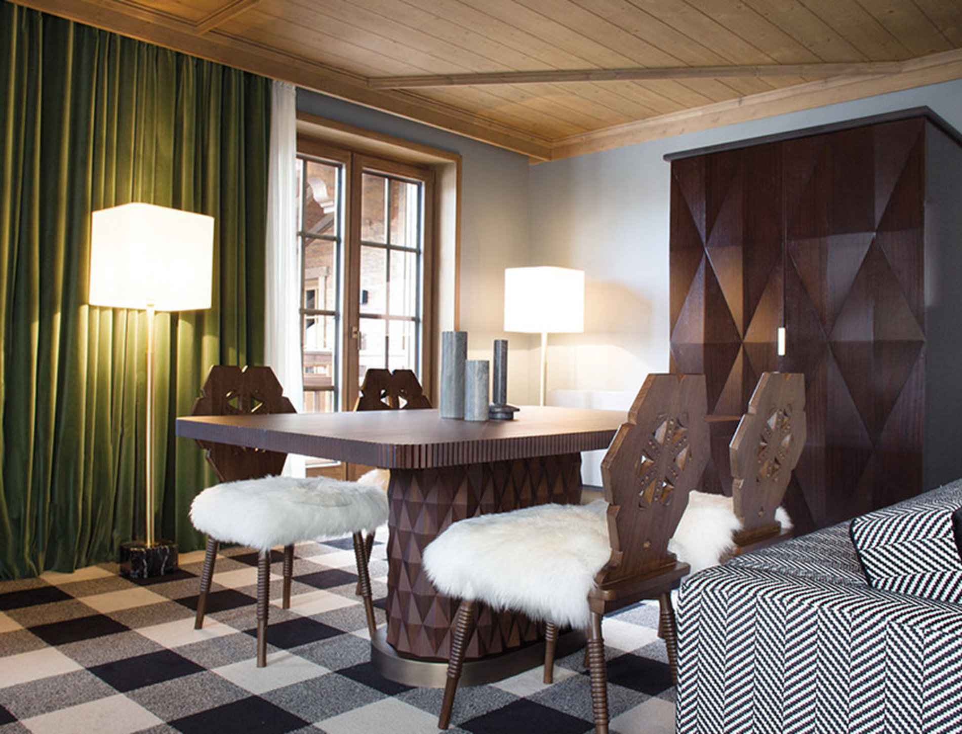 APG - Prestige Suite living room