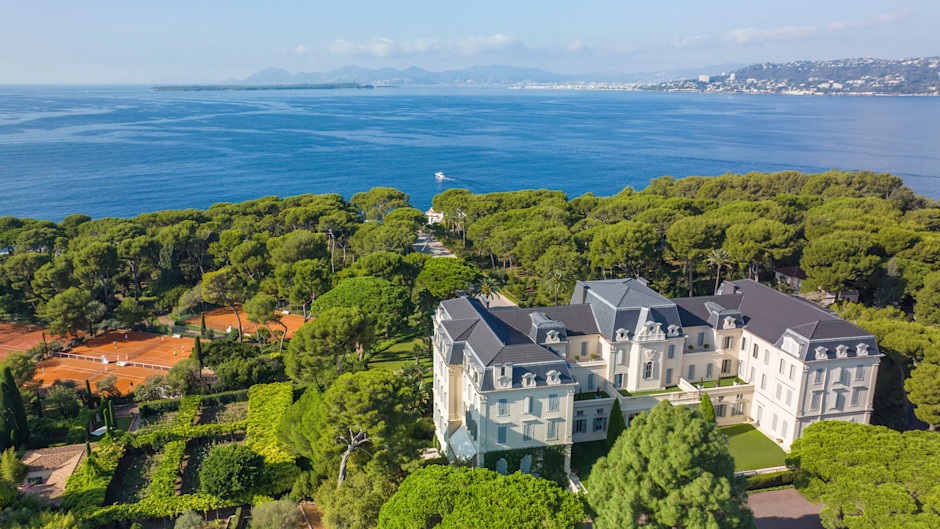 HDC - Aerial view of the property