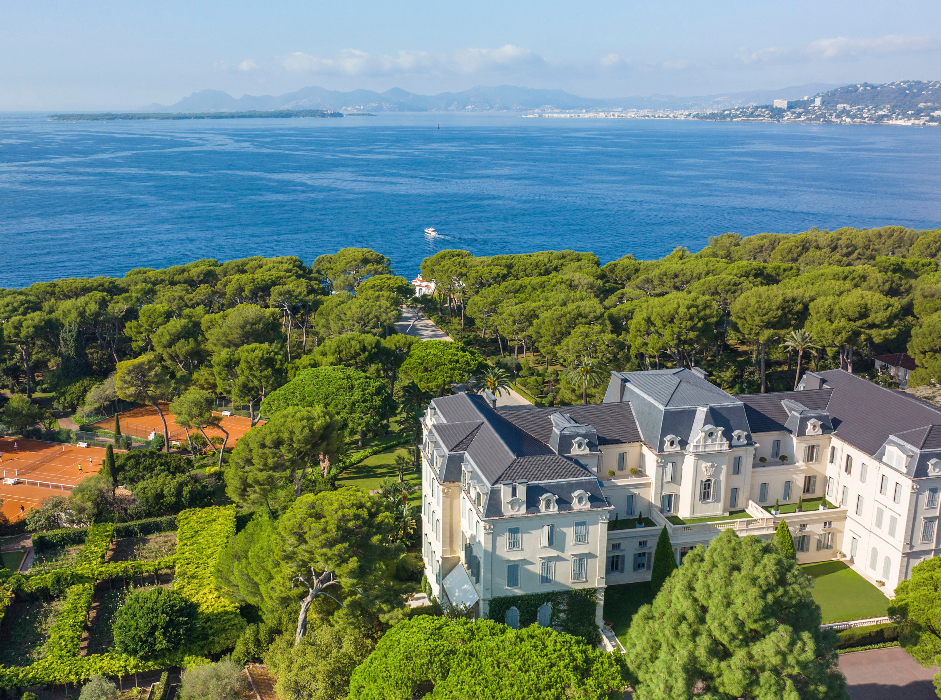 HDC - Aerial view of the property