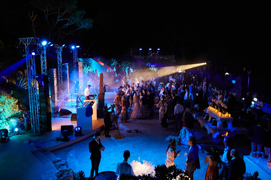 HDC - Pool Deck with band