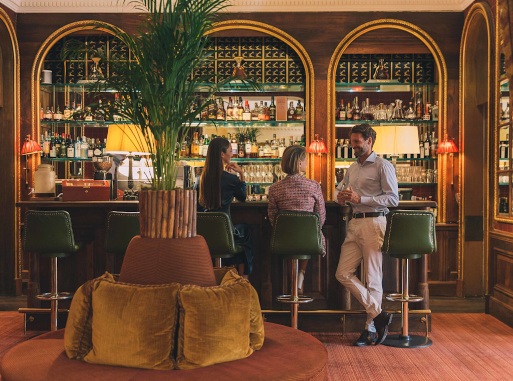 Brenners-Park-Hotel-Spa-Oleander-Bar-Lifestyle©Romain-Reglade