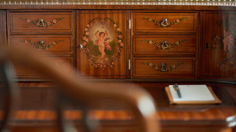 LAN - The Lanesborough London Desk