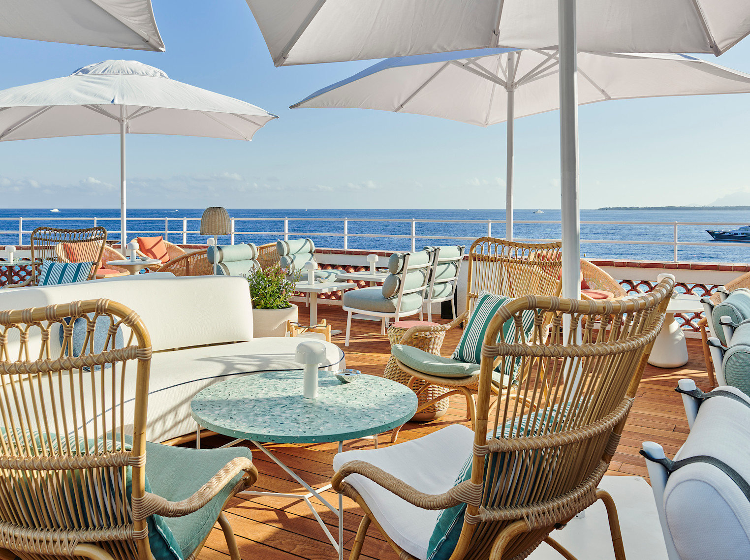 HDC - Eden-Roc Lounge 3