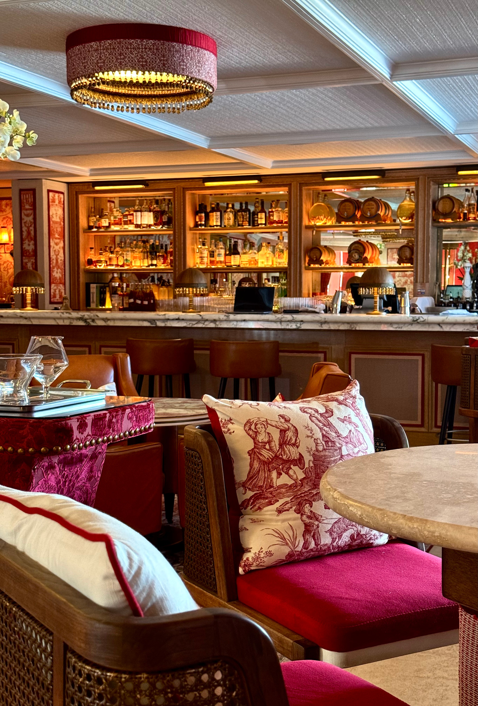 ERO - Restaurant - Remy's Club Interior