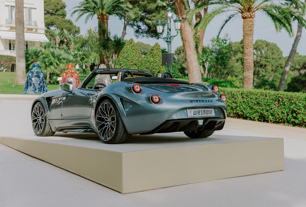 HDC - Car in the Grande Allée