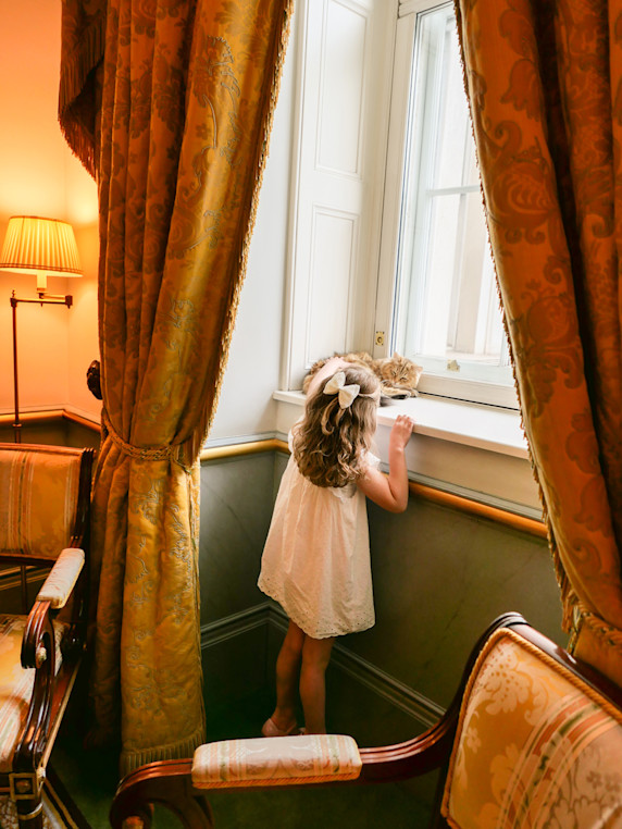LAN - Lilibet And Child in The Withdrawing Room at The Lanesborough