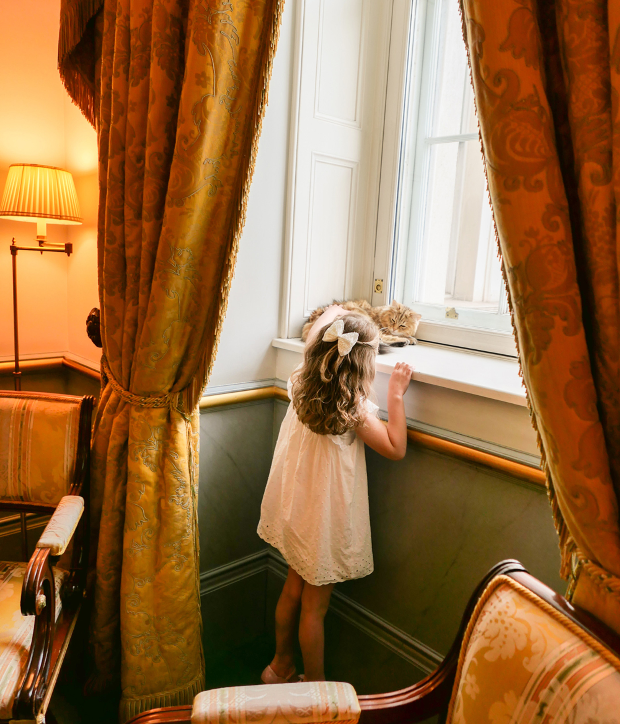 LAN - Lilibet And Child in The Withdrawing Room at The Lanesborough