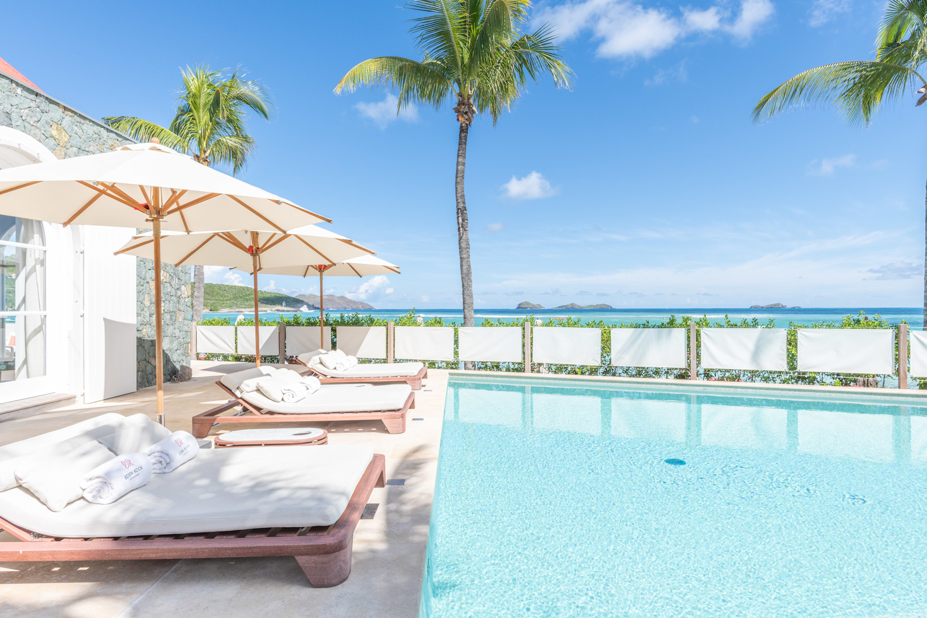 ERO - Hotel Exterior Pool