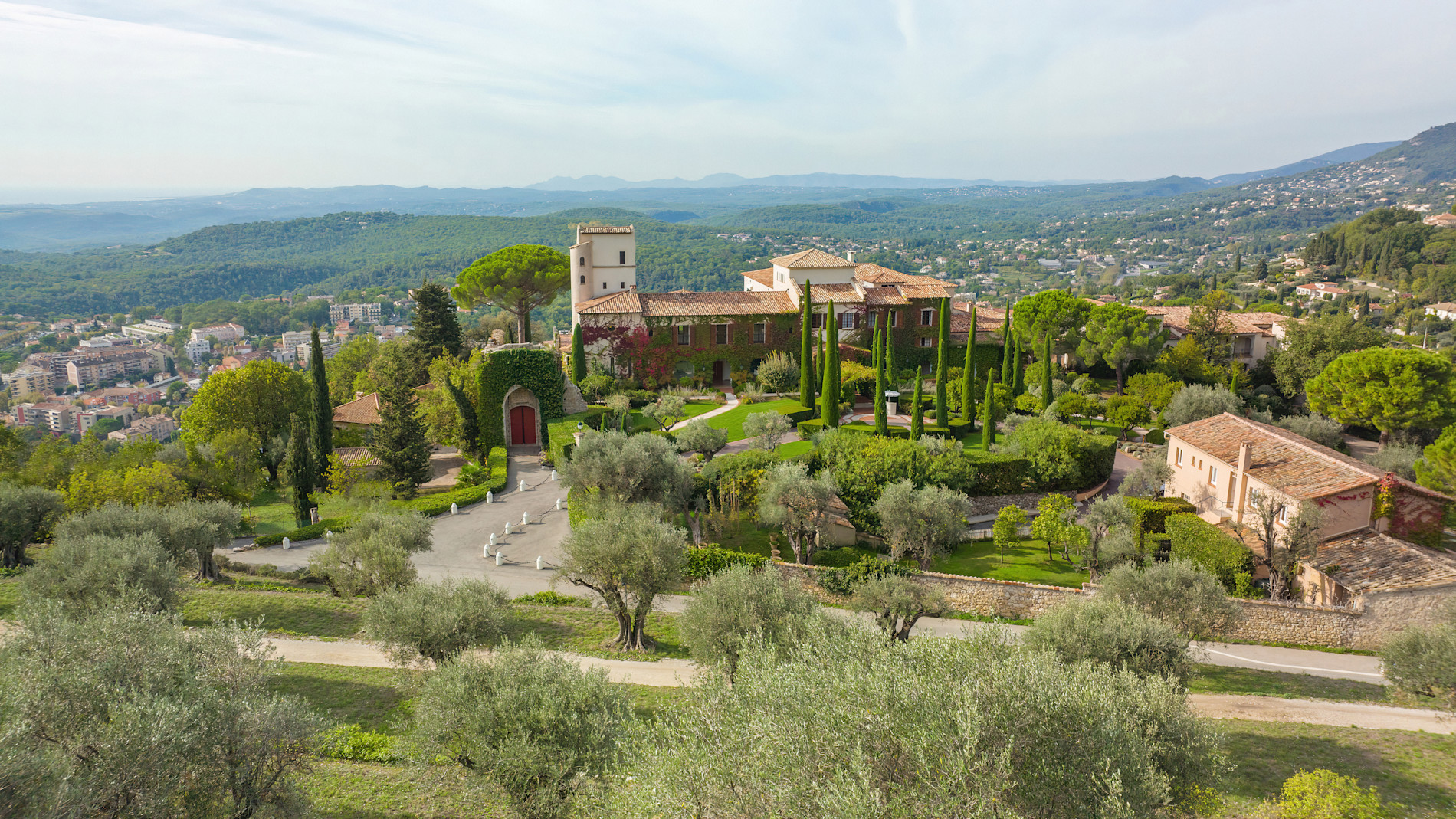 CSM - Hotel exterior overview